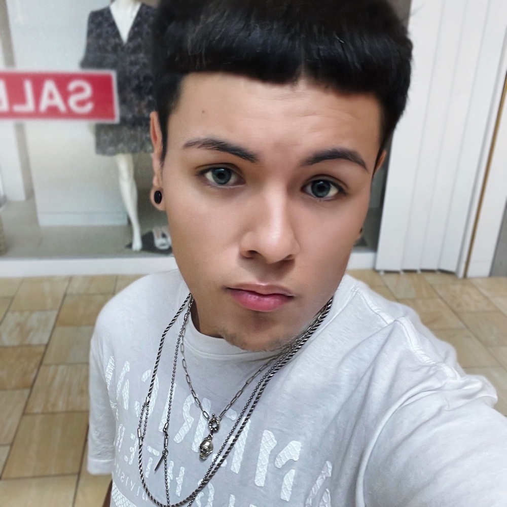 Meet your Posher, Gabino